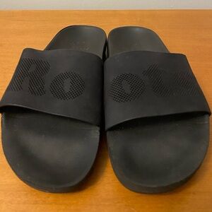ROOTS vegan slides size 7 EUC
